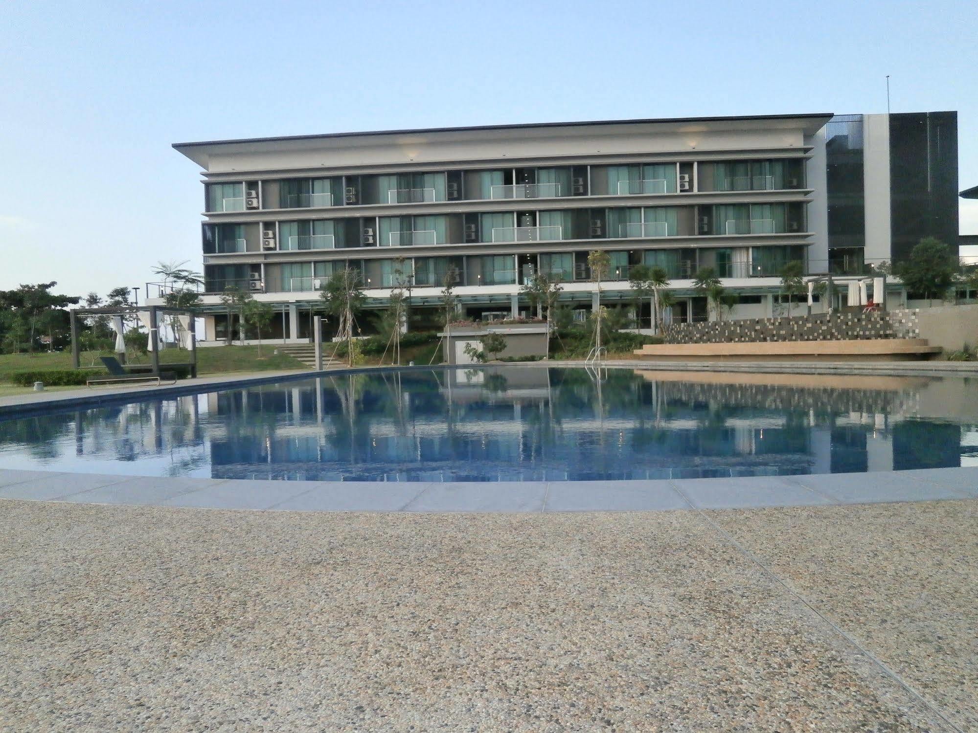 Samalaju Resort Hotel Bintulu Exterior photo